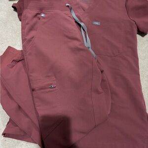 Figs Women's Scrub Set in mauve